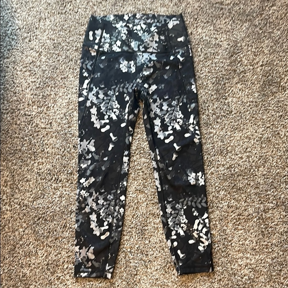 GAP Black, Gray, and White Floral Leggings